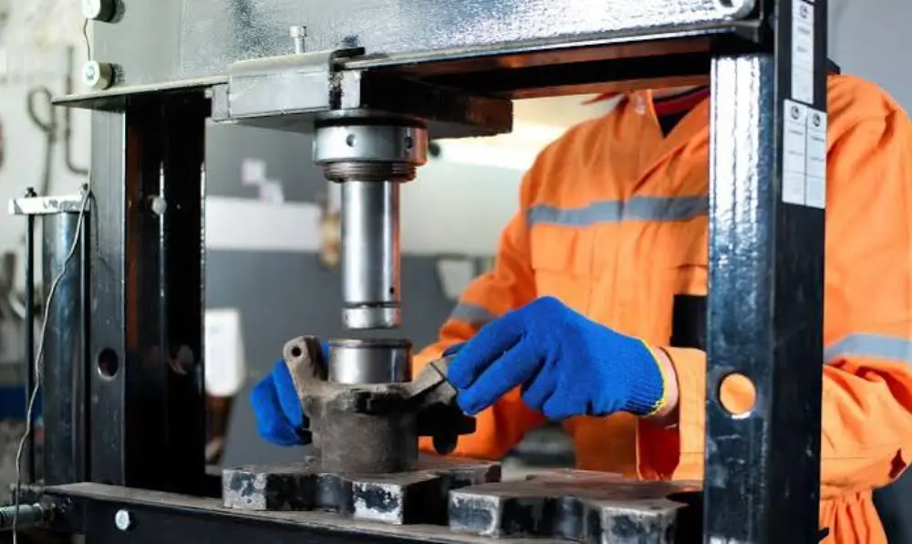 Hydraulic Press Machines for Metal Forming
